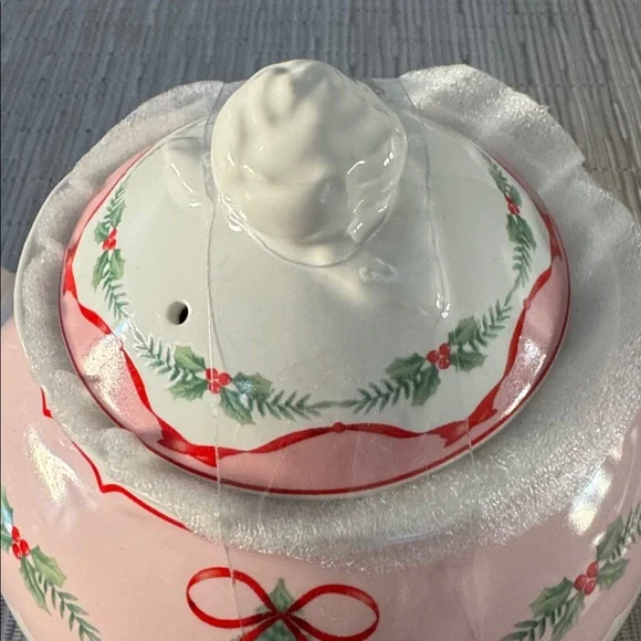 Christmas Beautiful 222 Fifth Pink Teapot With Christmas Tree And Tea Cups.